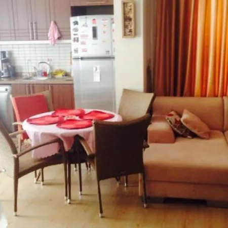Green Savanna Apartment *